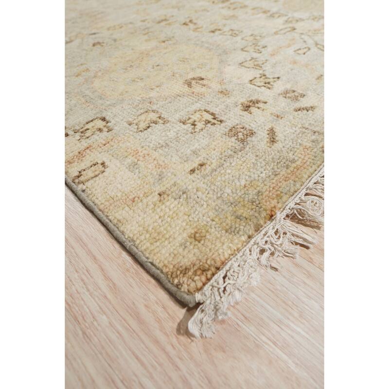 Ivory Contemporary Floral Modern Knot Area Rug - 5' x 8'