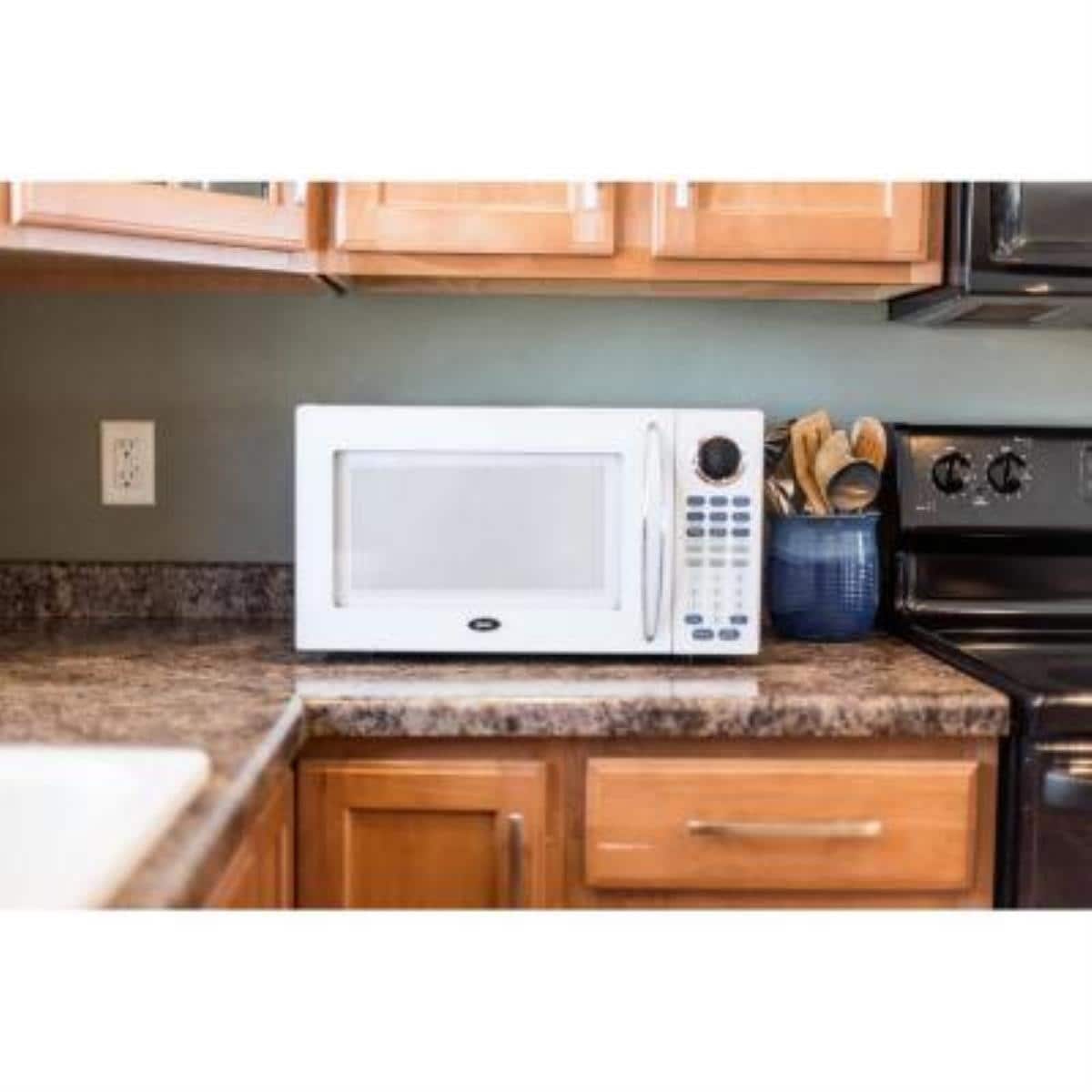 Oster 1000 Watt Microwave - Bitplaza Inc
