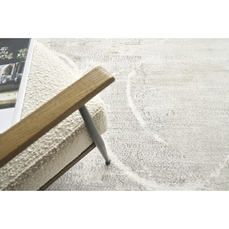EXQUISITE RUGS Fine Pure Silk Hand-knotted Silk Grey/Ivory Area Rug.