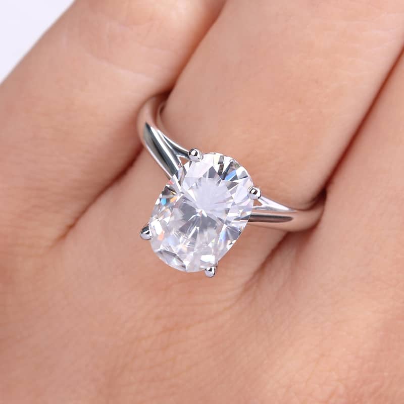 Miadora 4 1/2ct DEW Oval-cut Moissanite Solitaire Engagement Ring in 10k White Gold