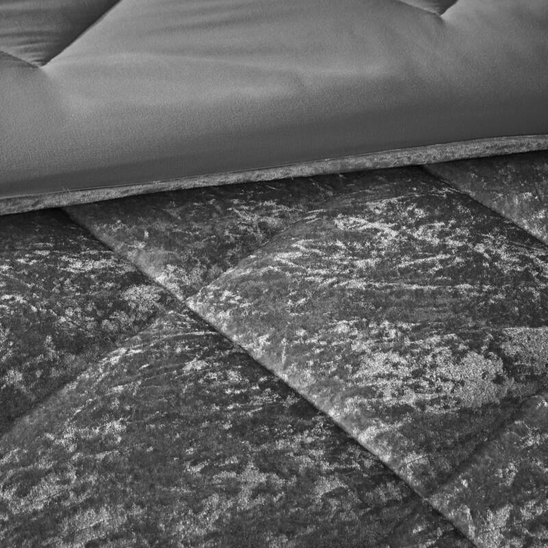 Intelligent Design Isabel Velvet Comforter Set