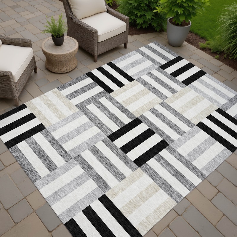 Machine Washable Indoor/ Outdoor Modern Hatch Chantille Rug - Black - 5' x 7'6"