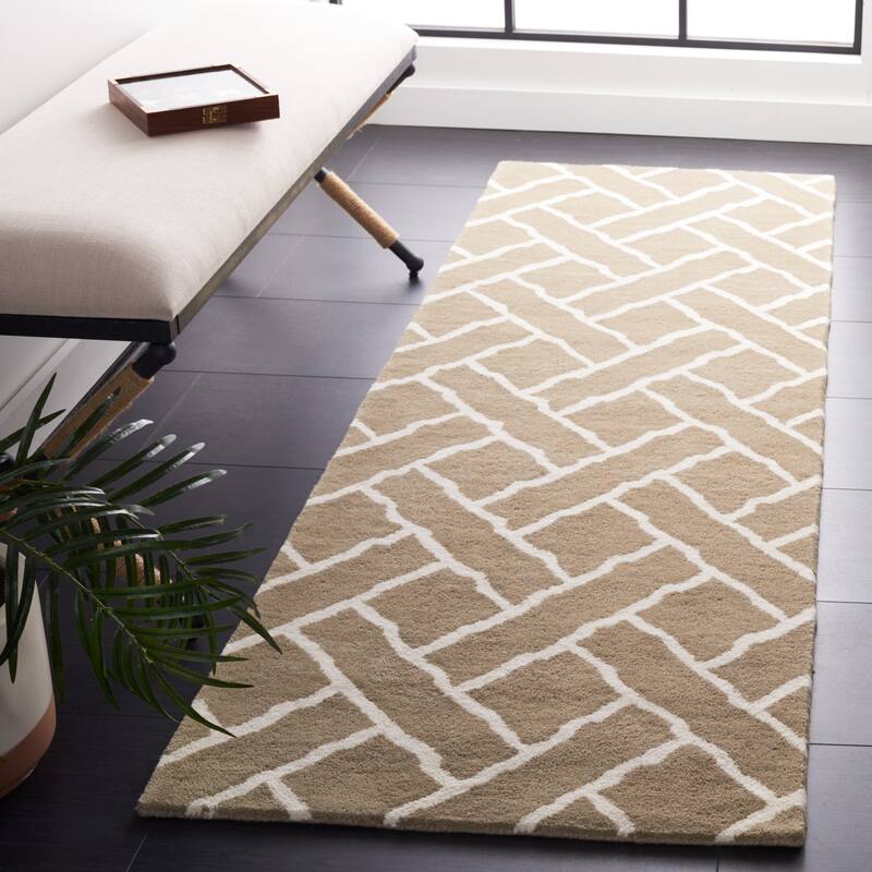 SAFAVIEH Handmade Chatham Ashely Modern Wool Rug - 2'3" x 7' Runner - Beige/Ivory