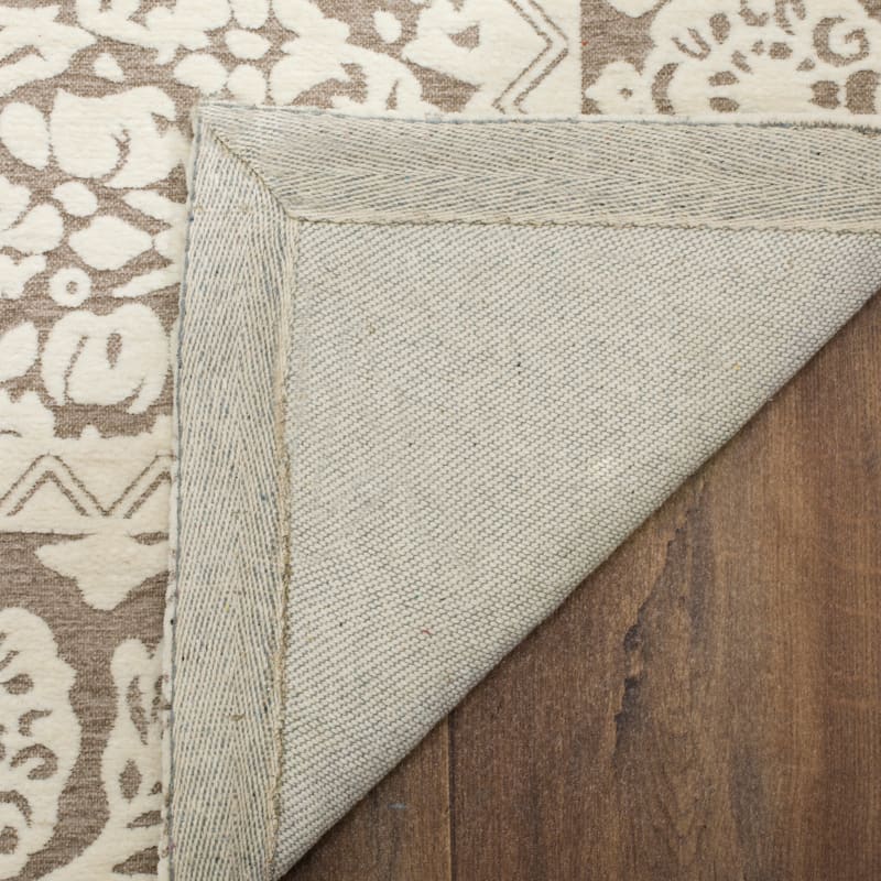 SAFAVIEH Handmade Marbella Abir Modern Polyester Rug