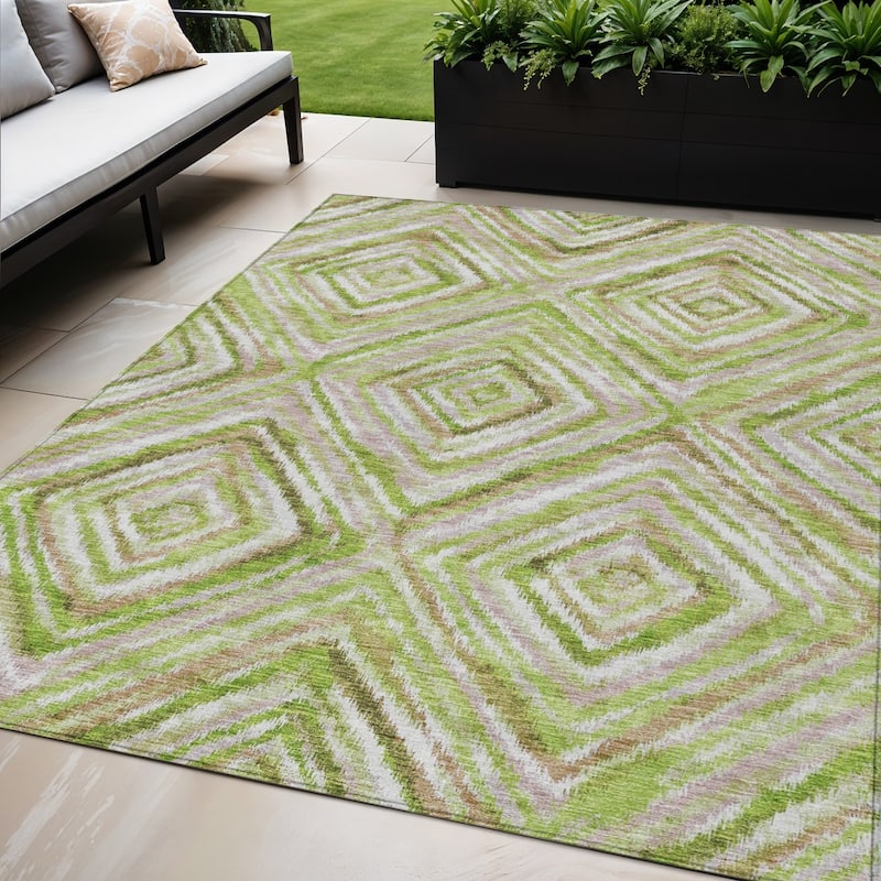HomeRoots Geometric Transitional Rectangle Outdoor Rug - 5' X 8'
