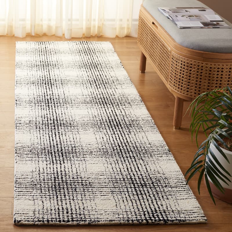 SAFAVIEH Handmade Ebony Makpal Modern & Contemporary Wool Rug - 2'3" x 8' Runner - Ivory/Black