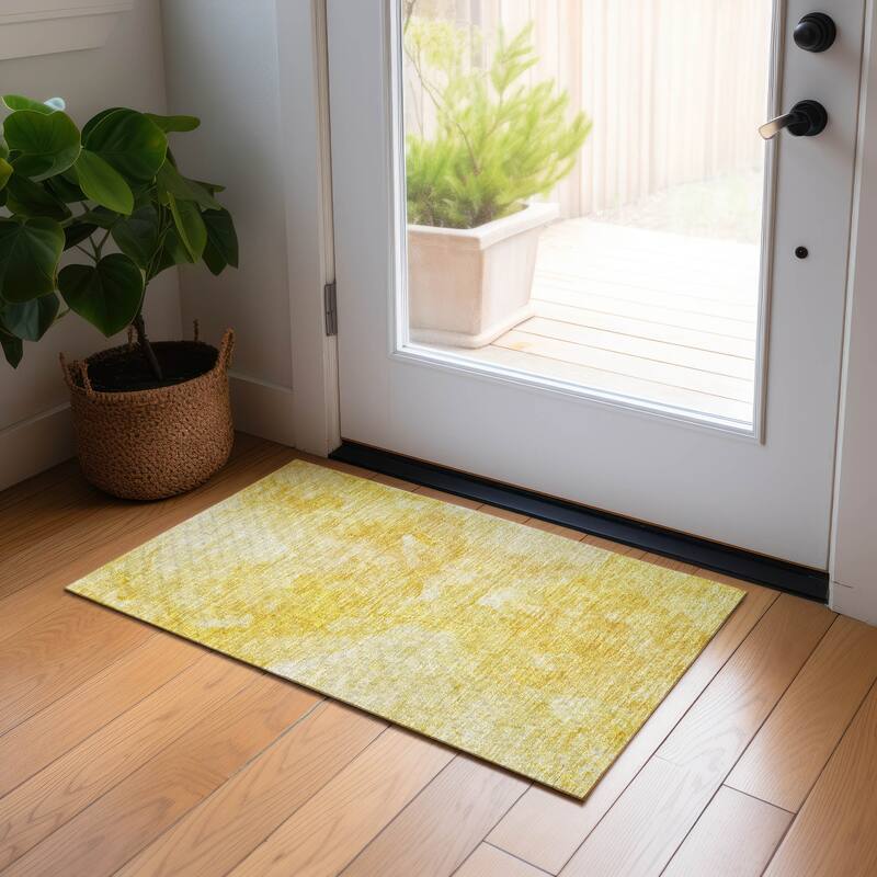 Machine Washable Indoor/ Outdoor Chantille Abstract Watercolor Rug - Gold - 1'8" x 2'6"