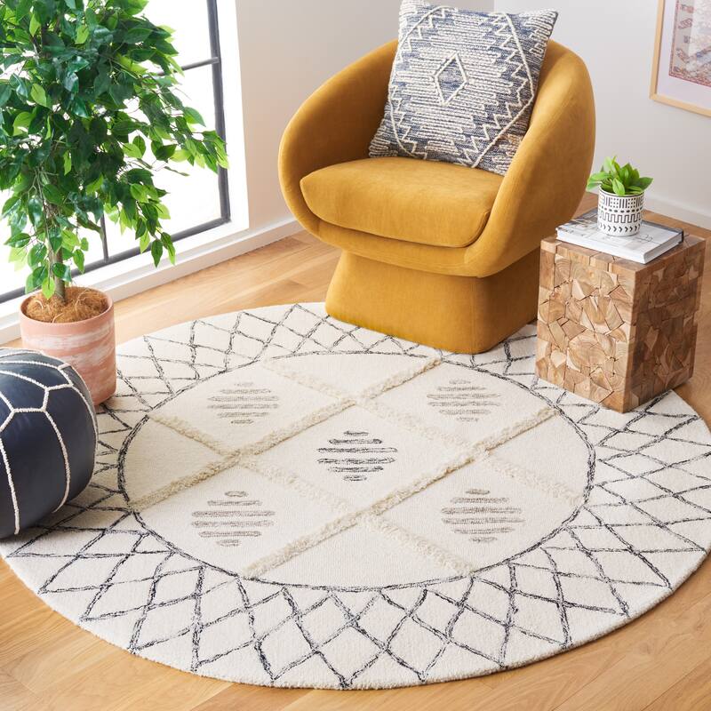 SAFAVIEH Handmade Casablanca Gizi Wool Rug - 6' Round - Ivory/Black
