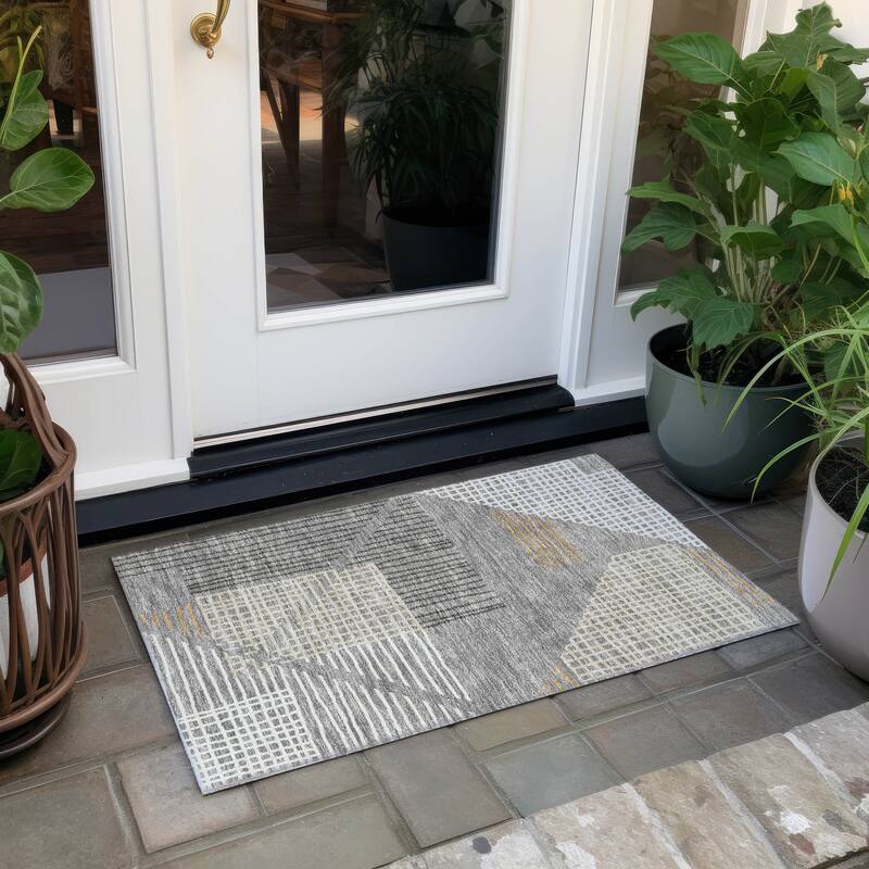 Machine Washable Indoor/ Outdoor Casual Contemporary Chantille Rug - Gray - 1'8" x 2'6"