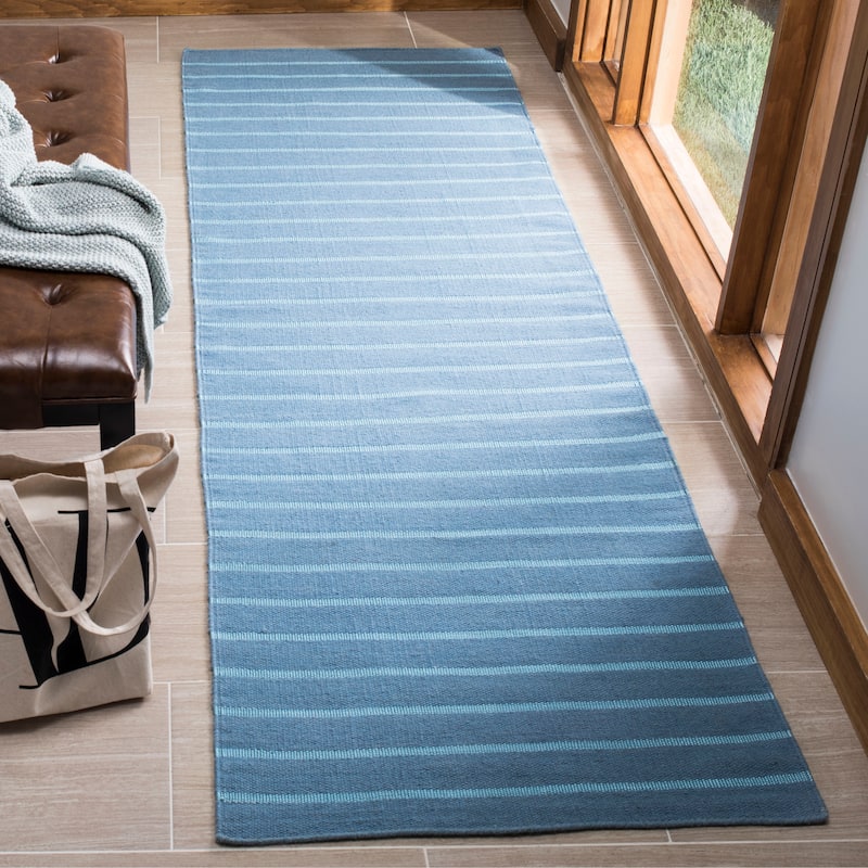 SAFAVIEH Handmade Flatweave Dhurries Purvoleta Modern Wool Rug - 2'6" x 8' Runner - Blue