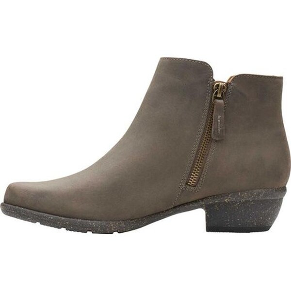Clarks wilrose frost deals black