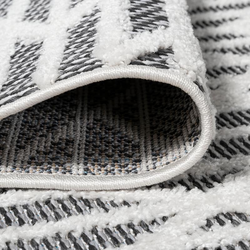 JONATHAN Y Jazz High-Low Pile Moroccan Diamond Modern Indoor/Outdoor Area Rug