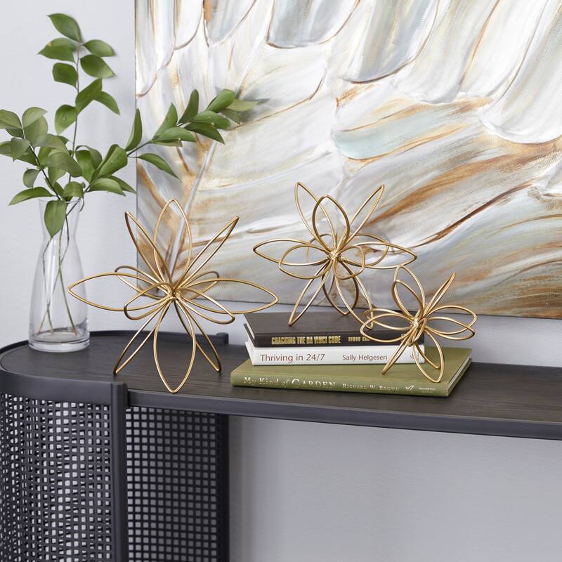 CosmoLiving by Cosmopolitan Gold Metal Handmade Floral Decorative Sculpture (Set of 3) - Gold