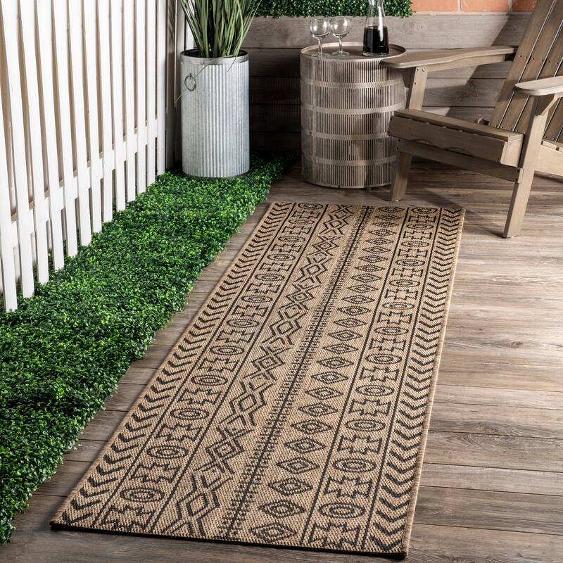 Nuloom Indoor/Outdoor Transitional Tribal Aztec Geometric Area Rug