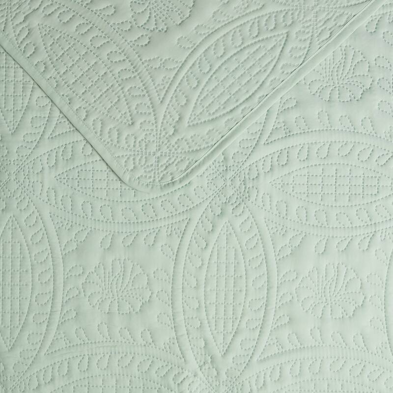 Traditions by Waverly Classic Medallion Pinsonic Quilted Solid Bed Set