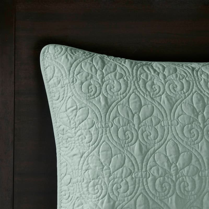 Madison Park Mansfield Reversible Oversized 3-piece Solid Texture Bedspread Quilt Set with Matching Shams