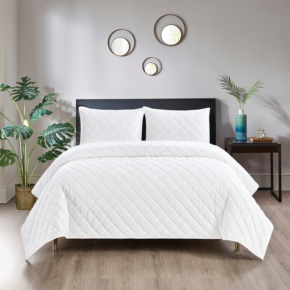 Pointehaven Heavy-Weight Oversized Diamond Design Velvet Quilt Sets