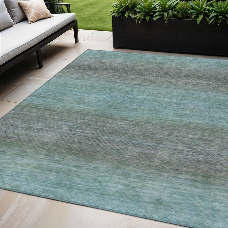 HomeRoots Geometric Transitional Rectangle Outdoor Rug - 5' X 8'