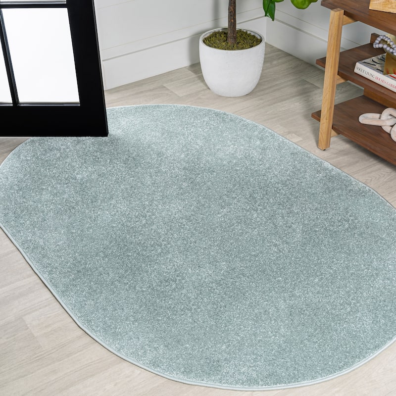 JONATHAN Y Tumbling Solid Low-Pile Area Rug - 5 X 8 Oval - Light Blue