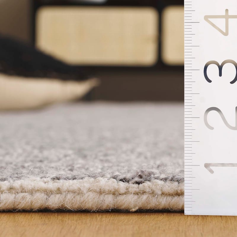 SAFAVIEH Handmade Ebony Cesarina Modern Wool Rug