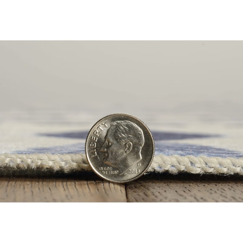 Indoor/Outdoor Water Resistant Lakeland Blue & Ivory Washable Area Rug Washable Area Rug - 2' x 3'