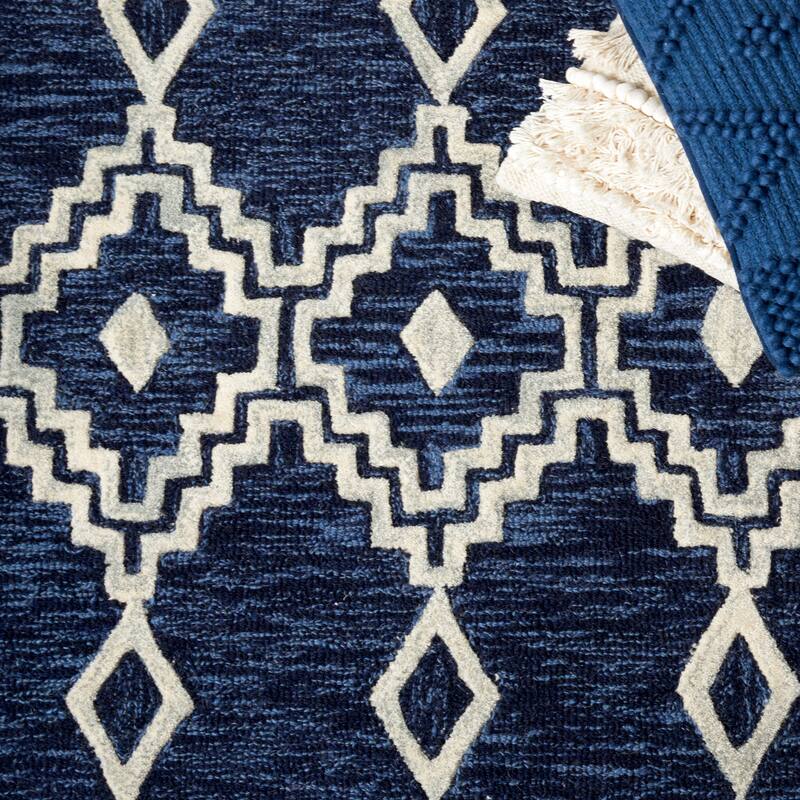 SAFAVIEH Handmade Abstract Zelina Modern Wool Rug
