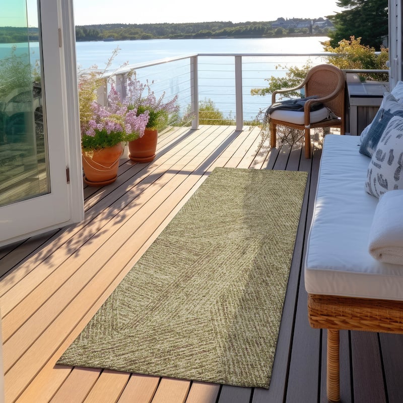 Machine Washable Indoor/ Outdoor Solid Geo Chantille Rug