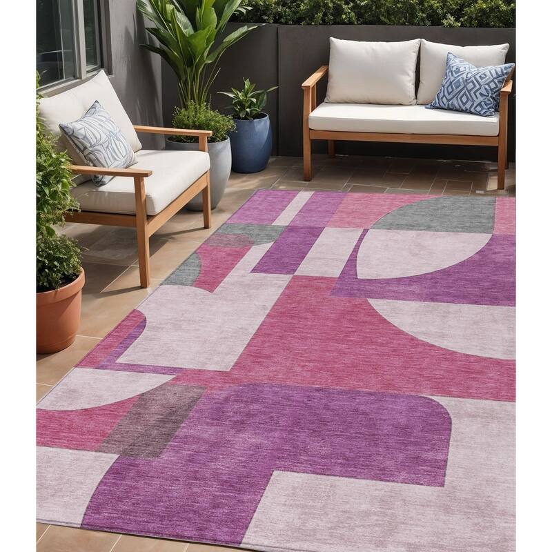 HomeRoots Geometric Modern Rectangle Outdoor Rug - 5' X 8'