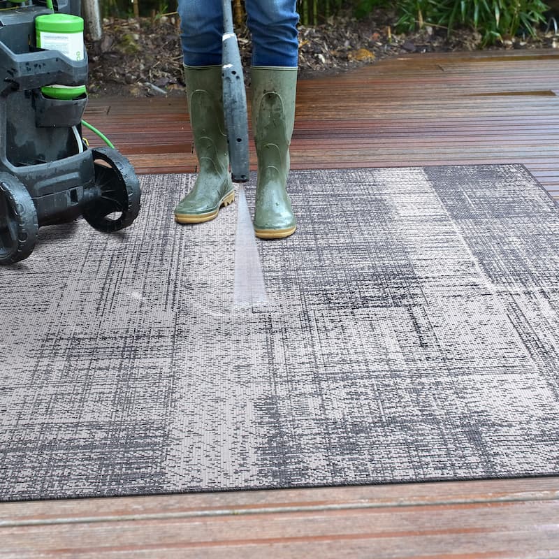 World Rug Gallery Distressed Boxes Indoor/Outdoor Area Rug