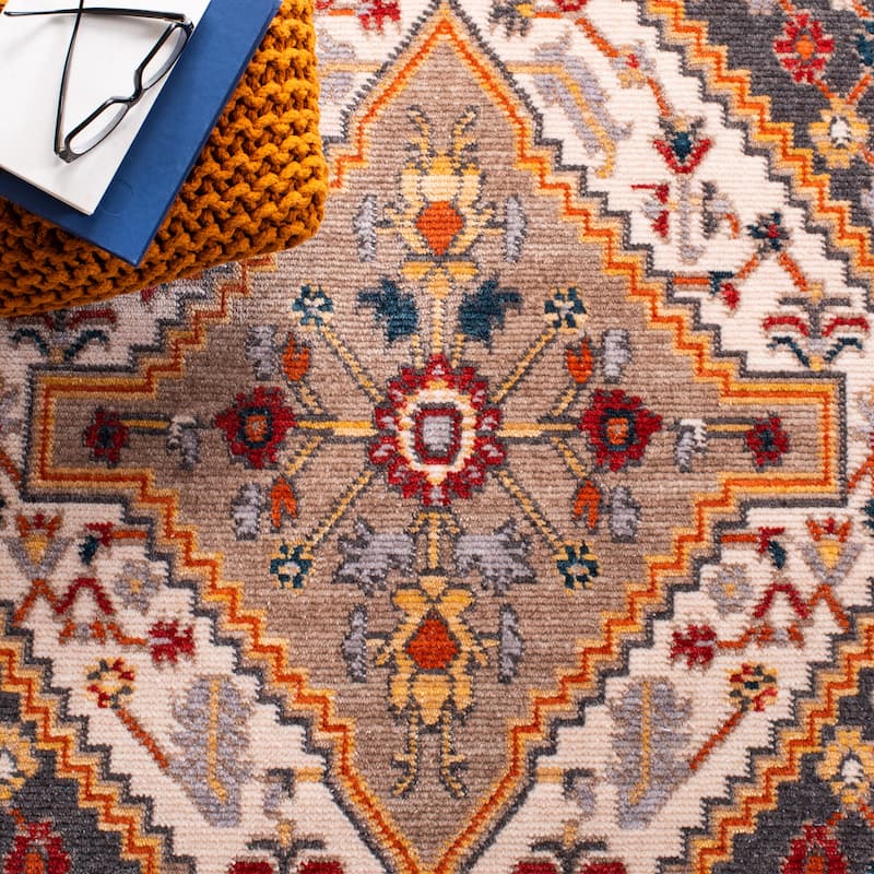 SAFAVIEH Farmhouse Umbertina Boho Tribal Rug