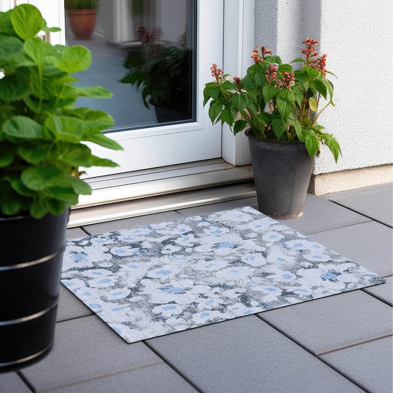 Machine Washable Indoor/ Outdoor Modern Daisy Chantille Rug