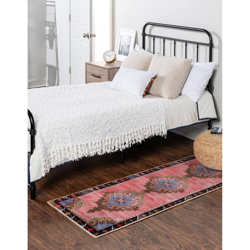 Traditional Rine Collection Area Rug