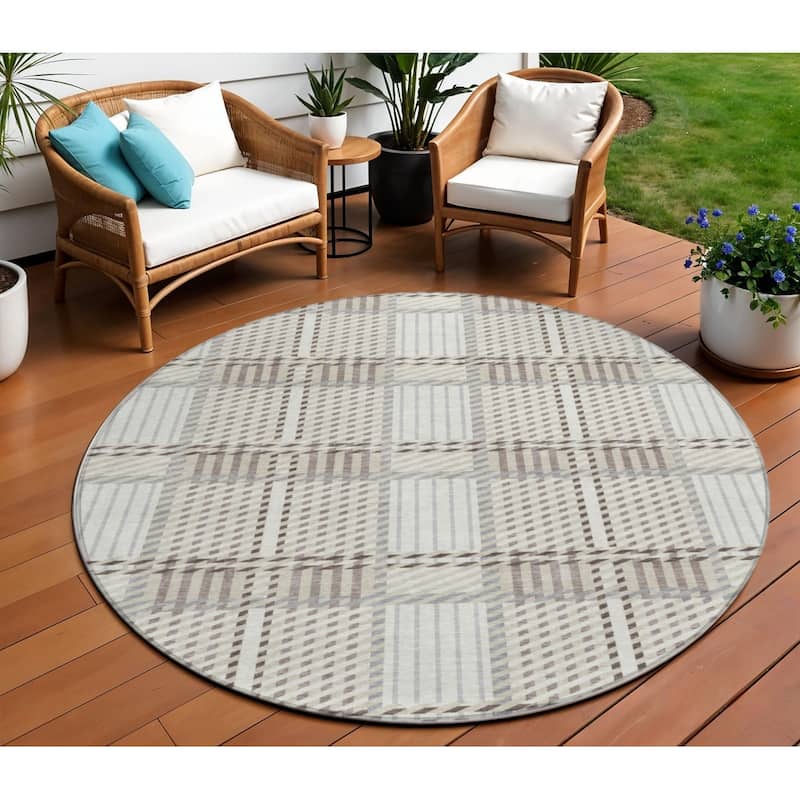 HomeRoots Plaid Transitional Rectangle Outdoor Rug - 8' Round