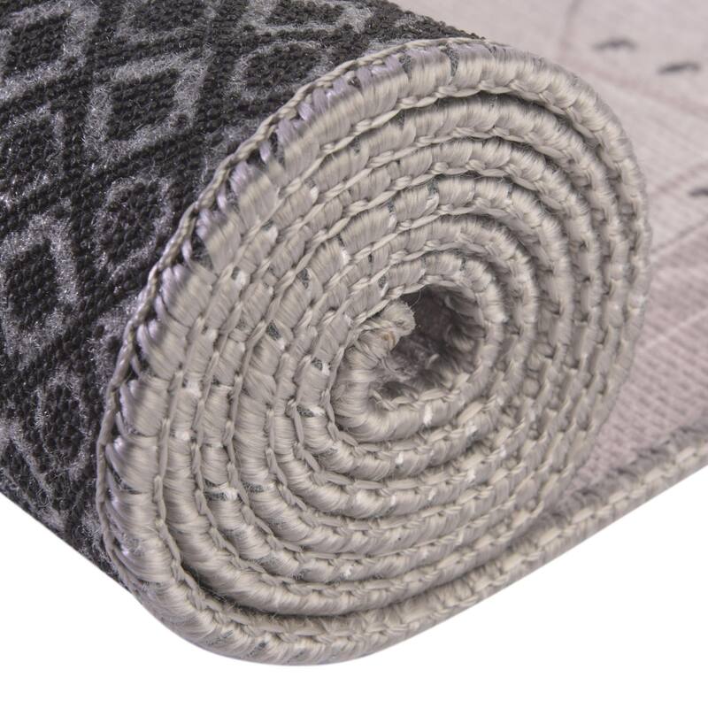 Traditional Rine Collection Area Rug