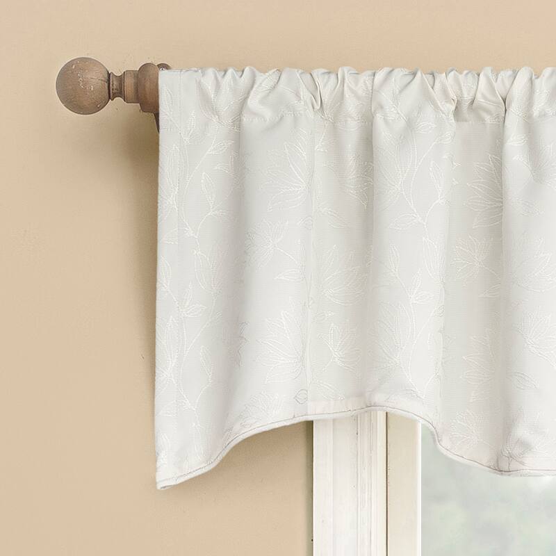 Sun Zero Bronte Floral Jacquard Total Blackout Rod Pocket 1-Piece Curtain Valance