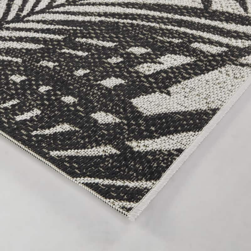 Centonella Tropical Leaf Indoor/Outdoor Area Rug