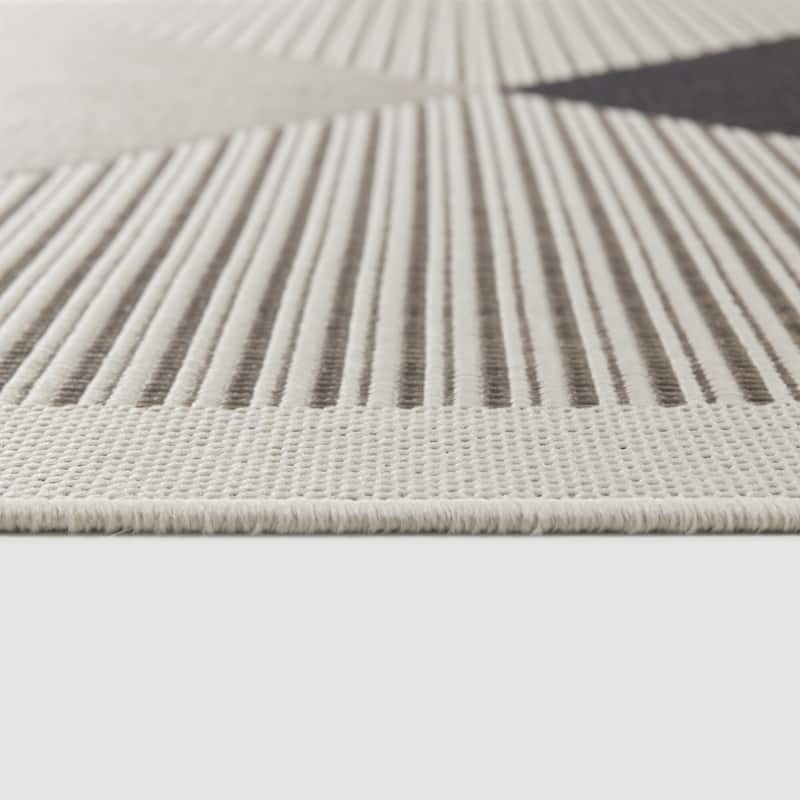 Helidon Modern Geometric Indoor/Outdoor Area Rug