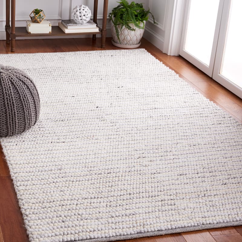 Martha Stewart by SAFAVIEH, Handmade Lisaveta Modern Wool Rug - 4' x 6' - Ivory/Light Grey
