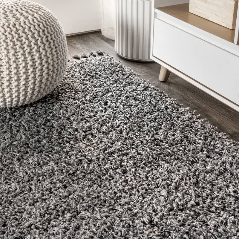 JONATHAN Y Modern Shag Plush Tassel Area Rug