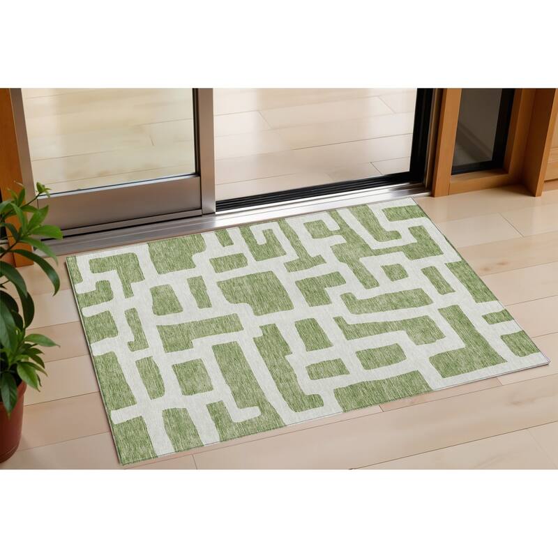 HomeRoots Abstract Transitional Rectangle Outdoor Rug - 3' x 5'