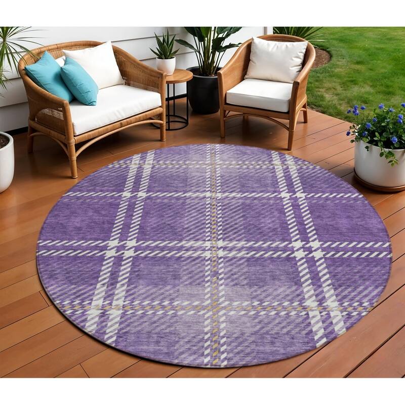 HomeRoots Plaid Transitional Rectangle Outdoor Rug - 8' Round