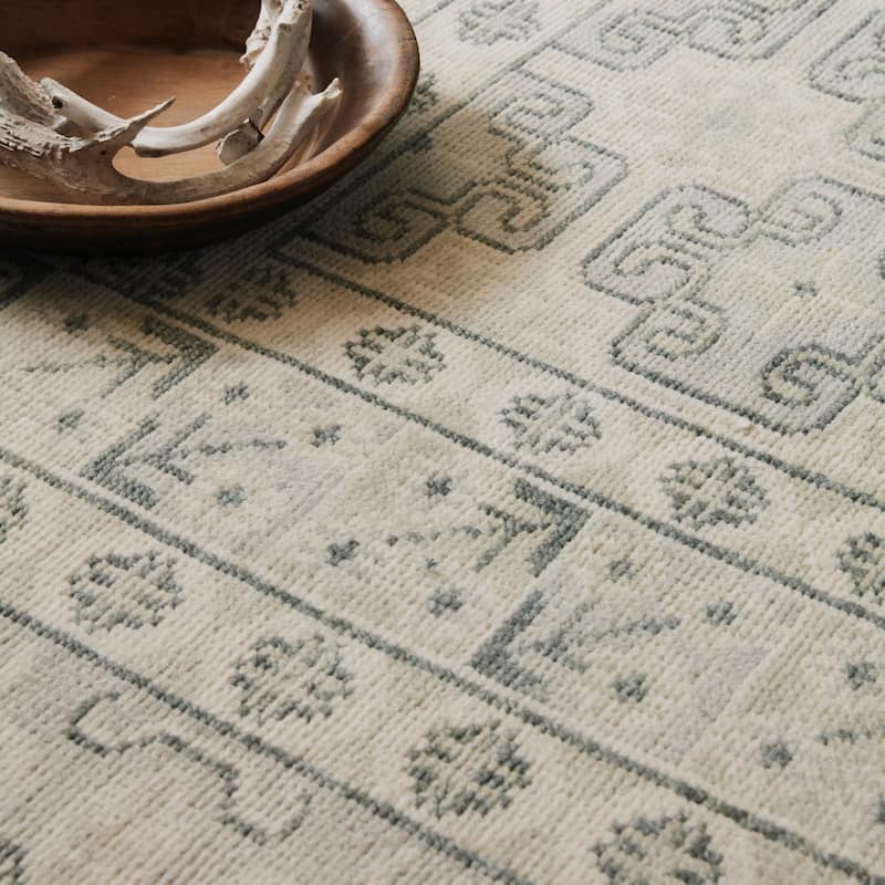 Hand-Knotted Stafford Border Ivory/ Green Area Rug