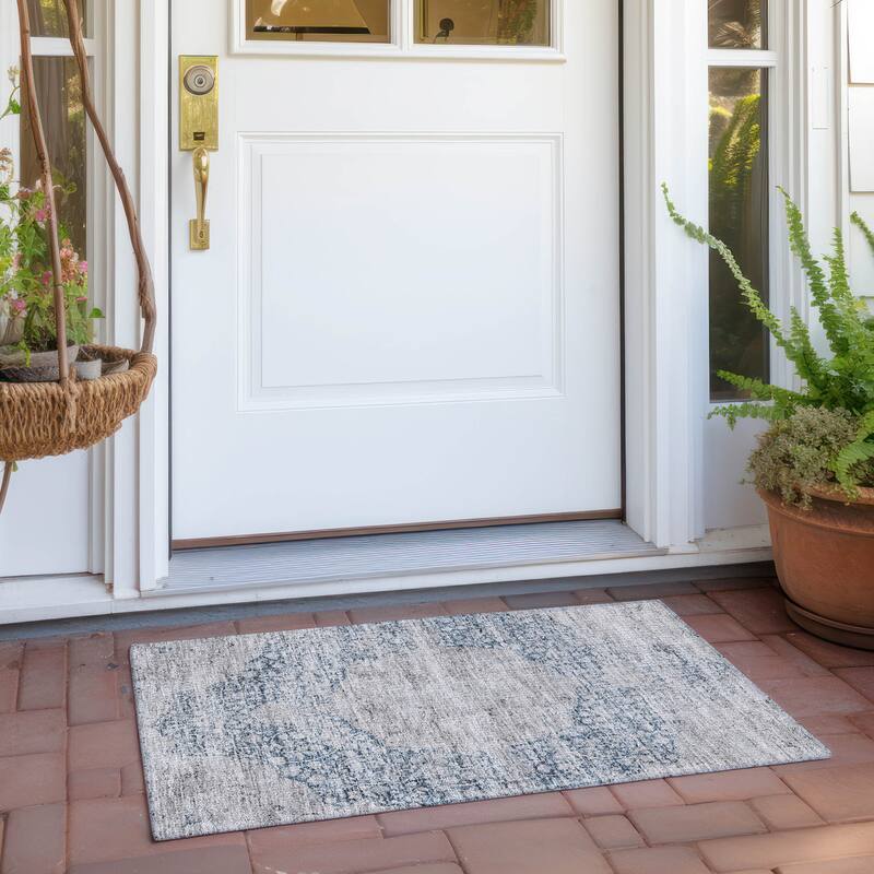 Machine Washable Indoor/ Outdoor Vintage Traditional Chantille Rug