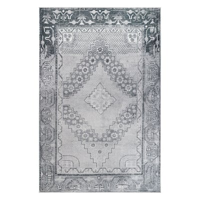 HomeRoots 4' X 6' Light Gray Geo Power Loom Distressed Non Skid Area Rug - 4' x 6'