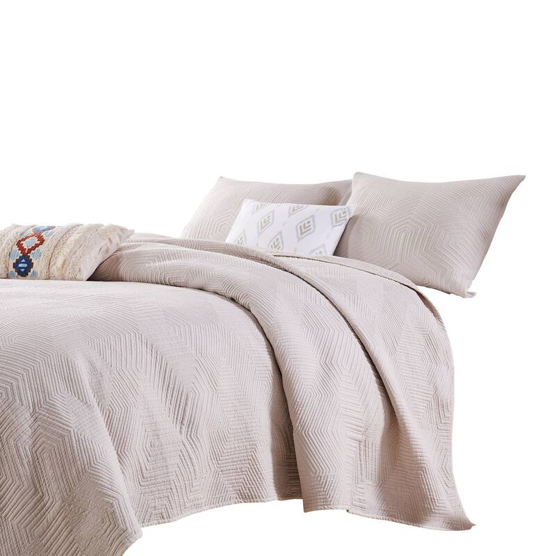 3 Piece Microfiber Full Size Quilt Set with Geometric Print, Cream