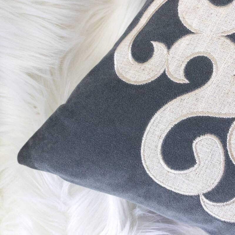 Dora Vintage Vine Pillow