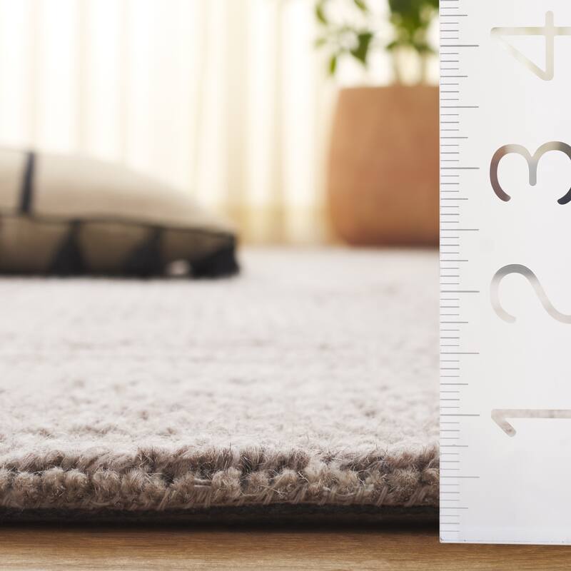 SAFAVIEH Handmade Harvest Berenike Wool Rug