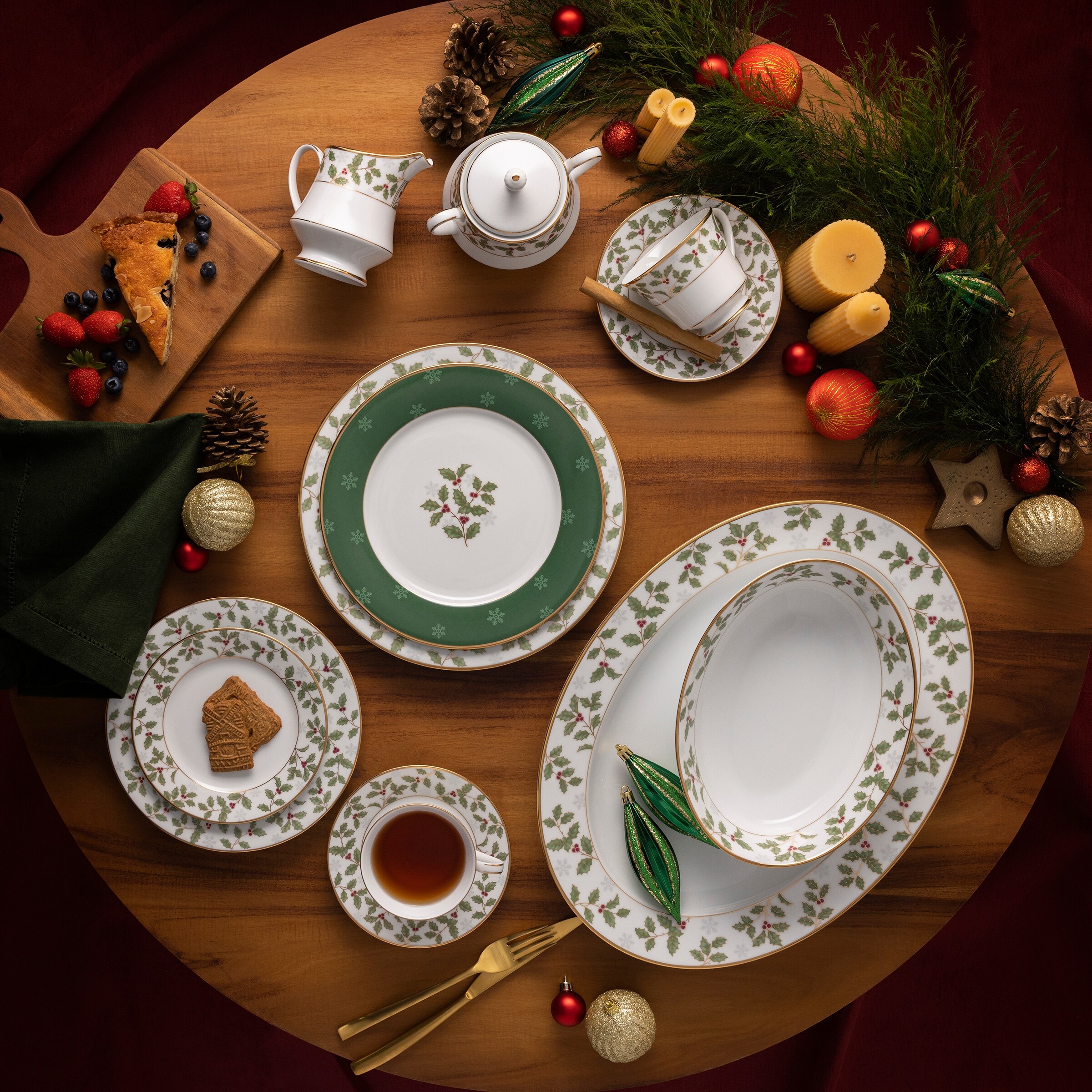 Noritake Holly & Berry Gold 5-Piece Place Setting, Service for 1
