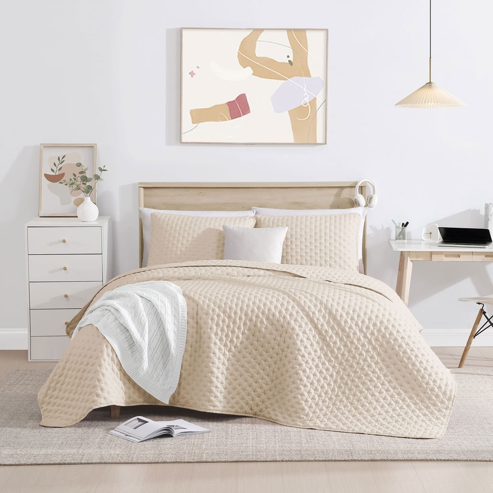 Swift Home 3-Piece Bubble Microfiber Pinsonic Debossed Tufted Bedding Quilt Set