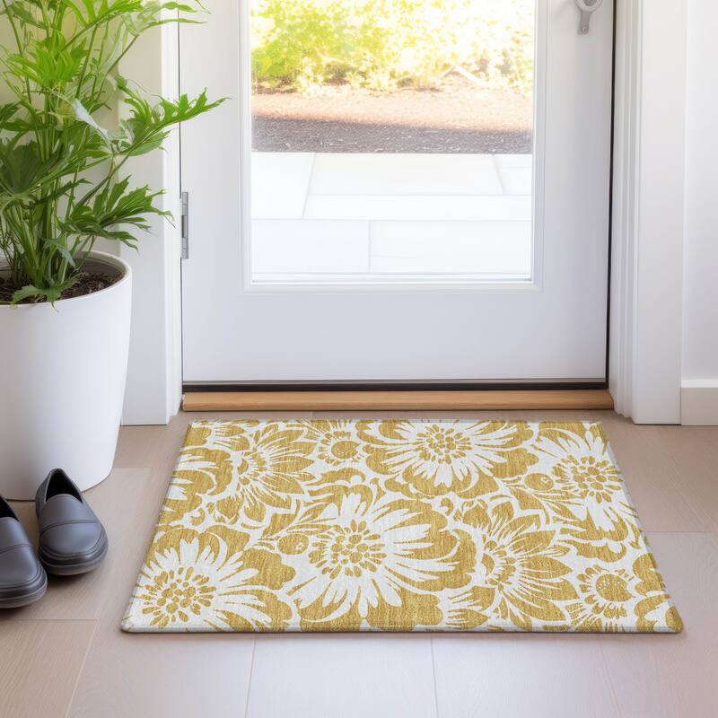 Machine Washable Indoor/ Outdoor Whimsy Floral Chantille Rug - Gold - 1'8" x 2'6"